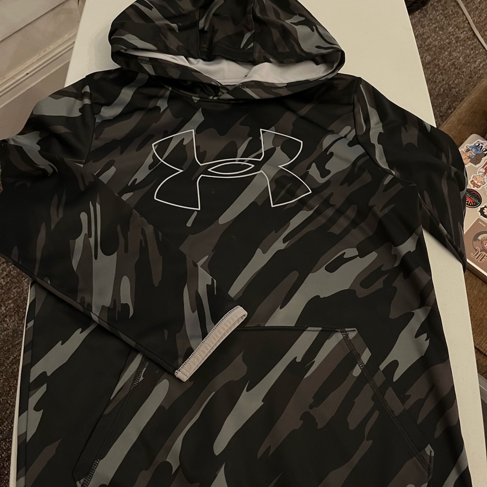 Youth Large Under Armour hoodie. Camo print